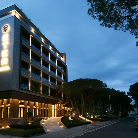 Eter Hotel Golem  Luaran gambar