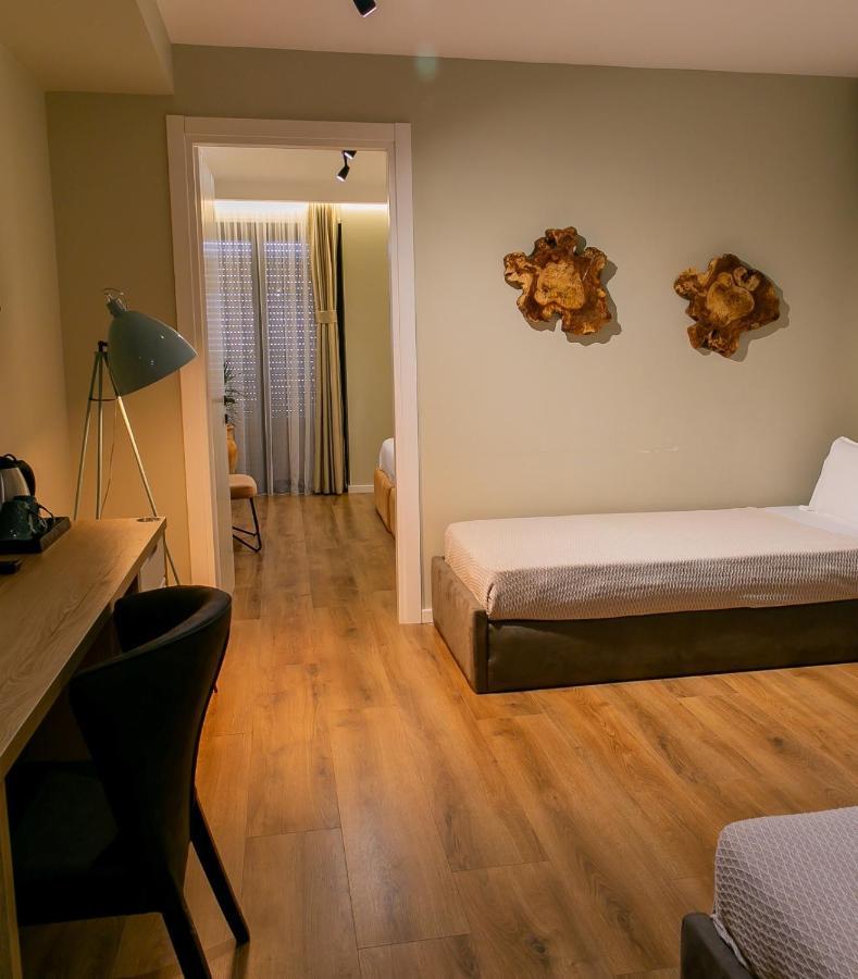 Eter Hotel Golem  Luaran gambar