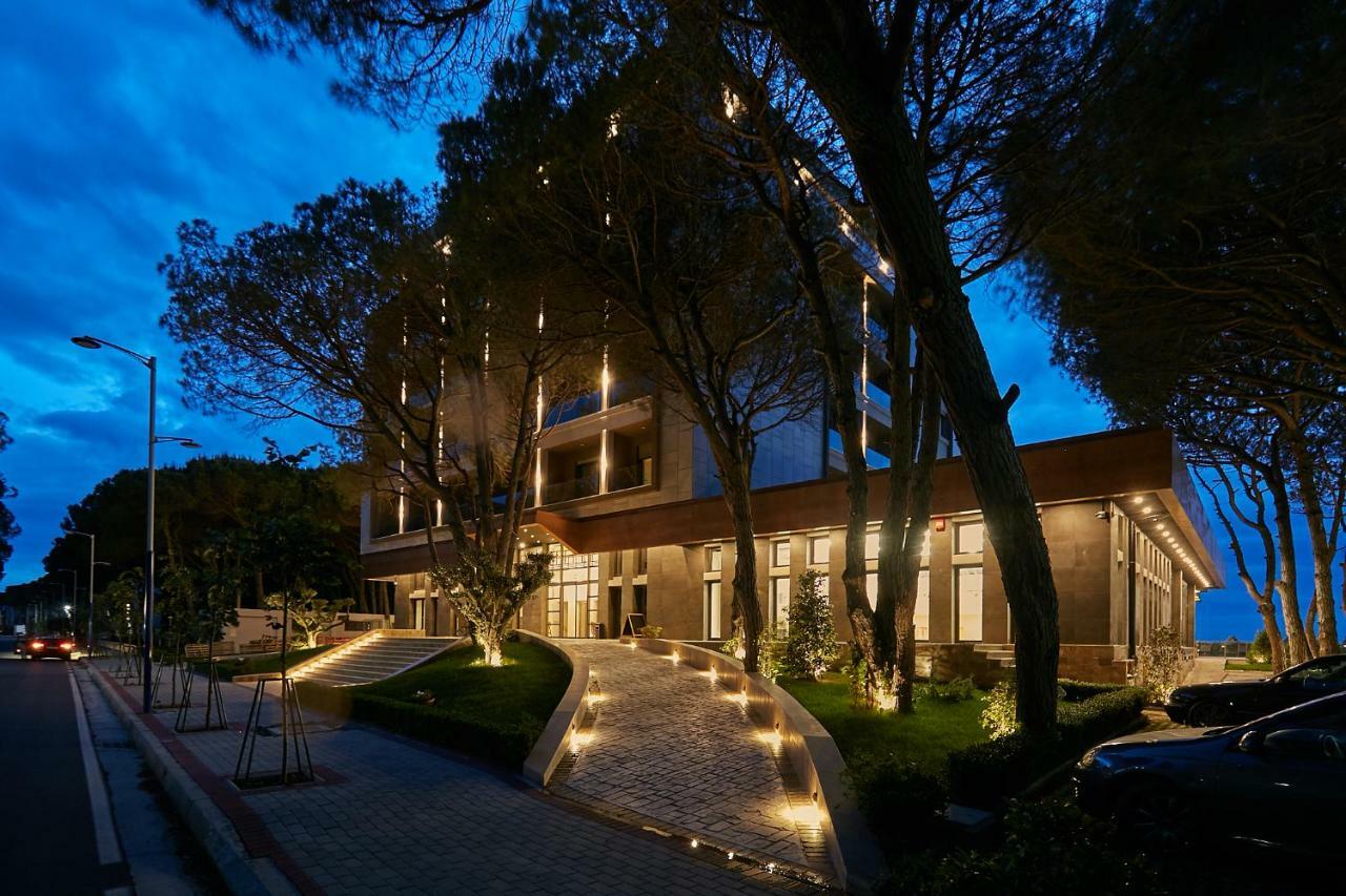 Eter Hotel Golem  Luaran gambar