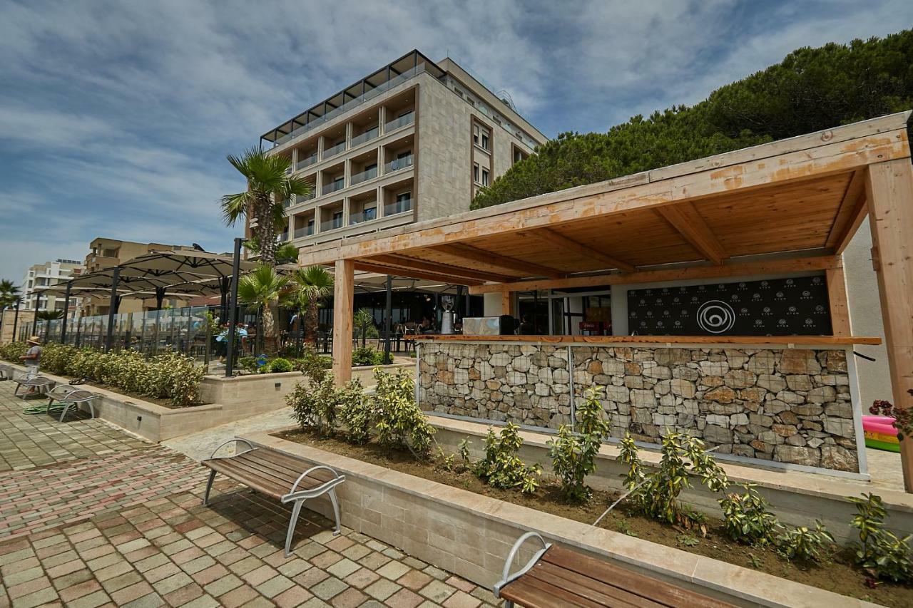 Eter Hotel Golem  Luaran gambar
