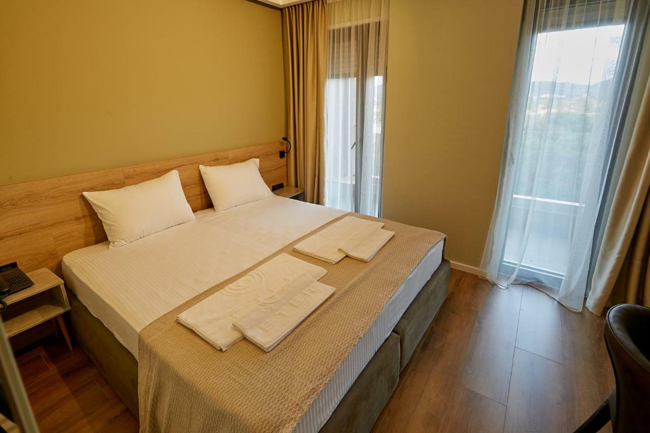 Eter Hotel Golem  Bilik gambar